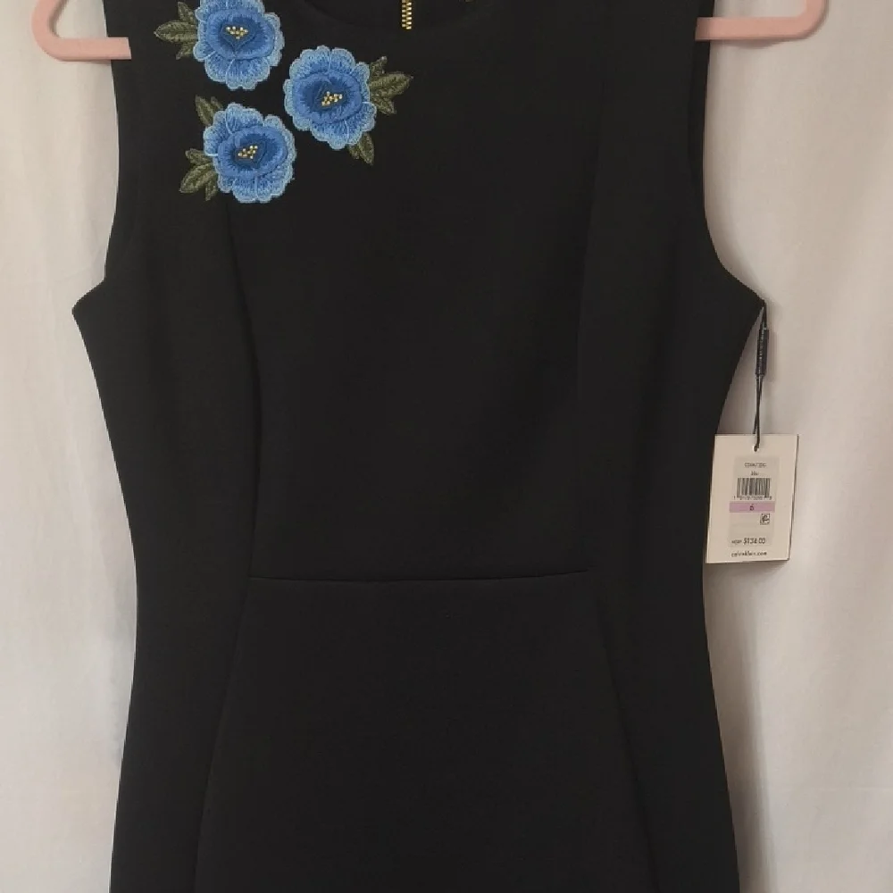 Elegant Black Dress with Blue Floral Accents - Picture 4 of 12